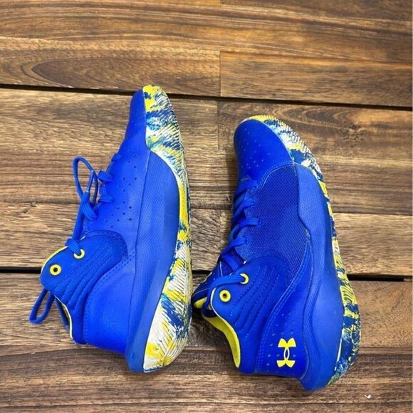 Under Armour basketball shoes! Royal blue/yellow. Size 3 youth. Excellent condit - Picture 9 of 10